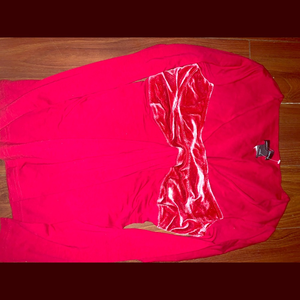 Moda red long sleeve